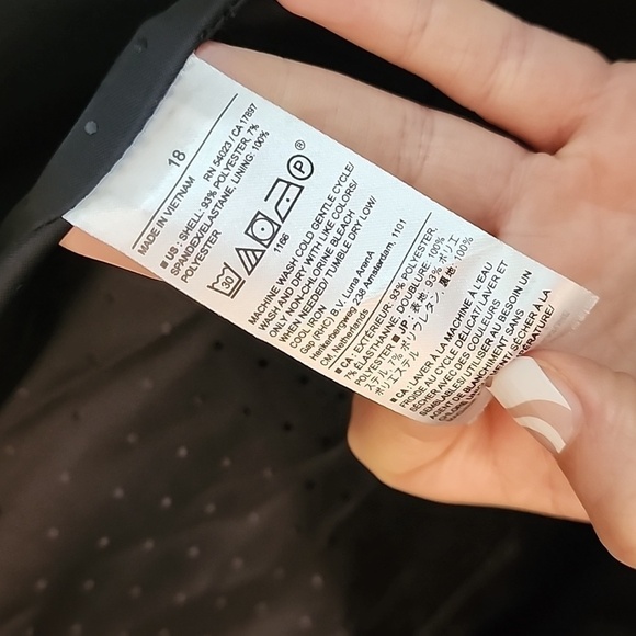 Banana Republic Blazer in Black - Picture 16 of 16